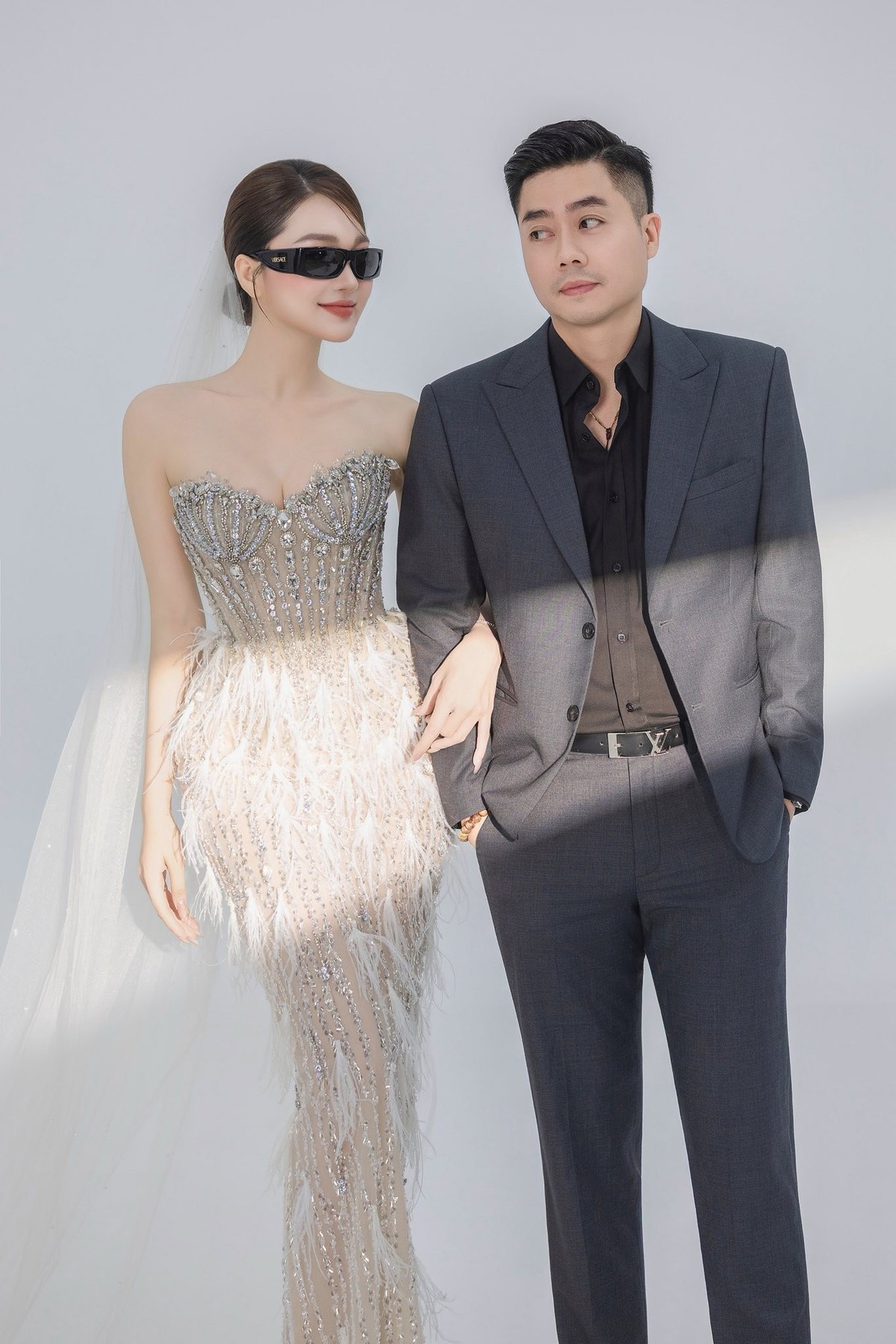 Mới đây, Nguyễn Ngọc Nữ, hot girl quê Nghệ An, đăng bộ ảnh cưới ngọt ngào bên vị hôn phu cùng dòng cảm xúc: "Yêu đủ rồi... cưới thôi".