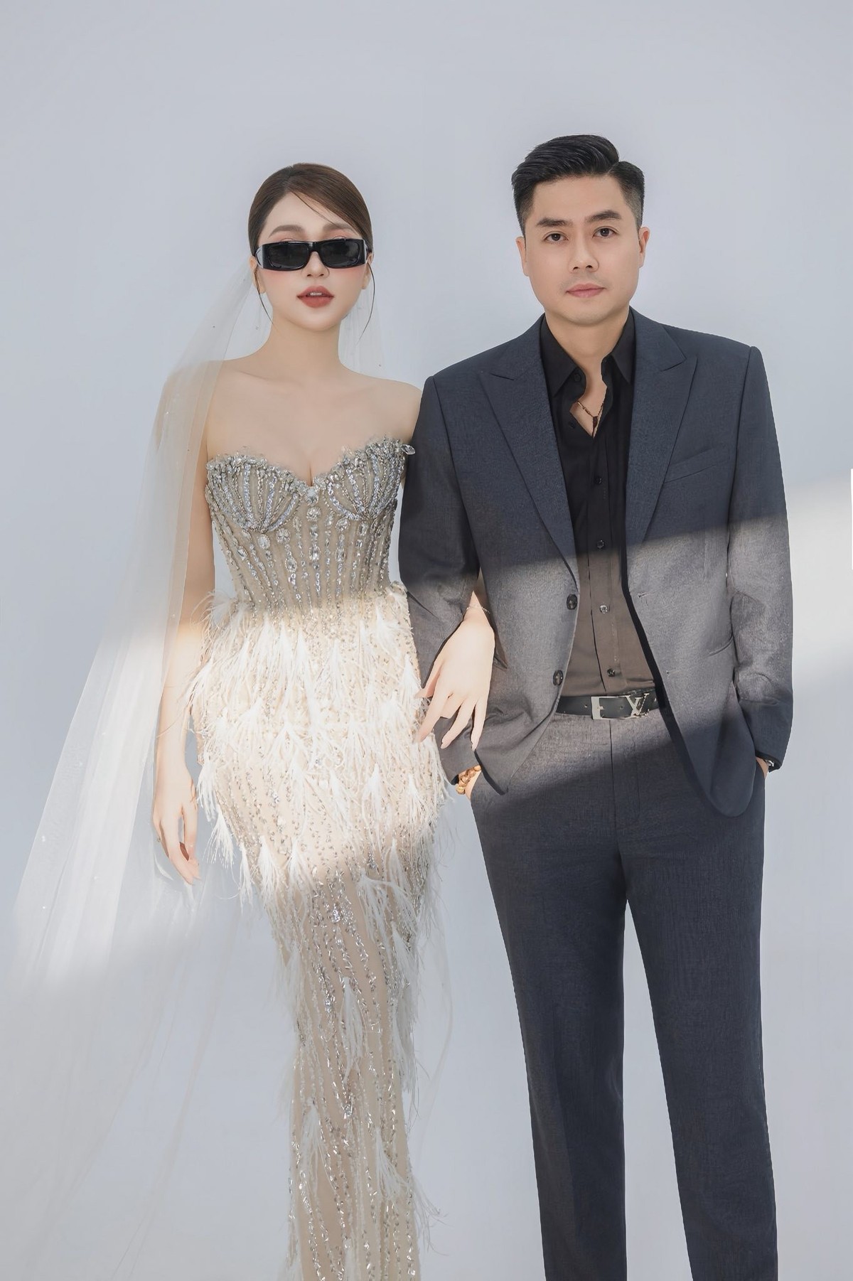 Trong một concept ảnh cưới, Ngọc Nữ diện chiếc váy cúp ngực, dáng đuôi cá.