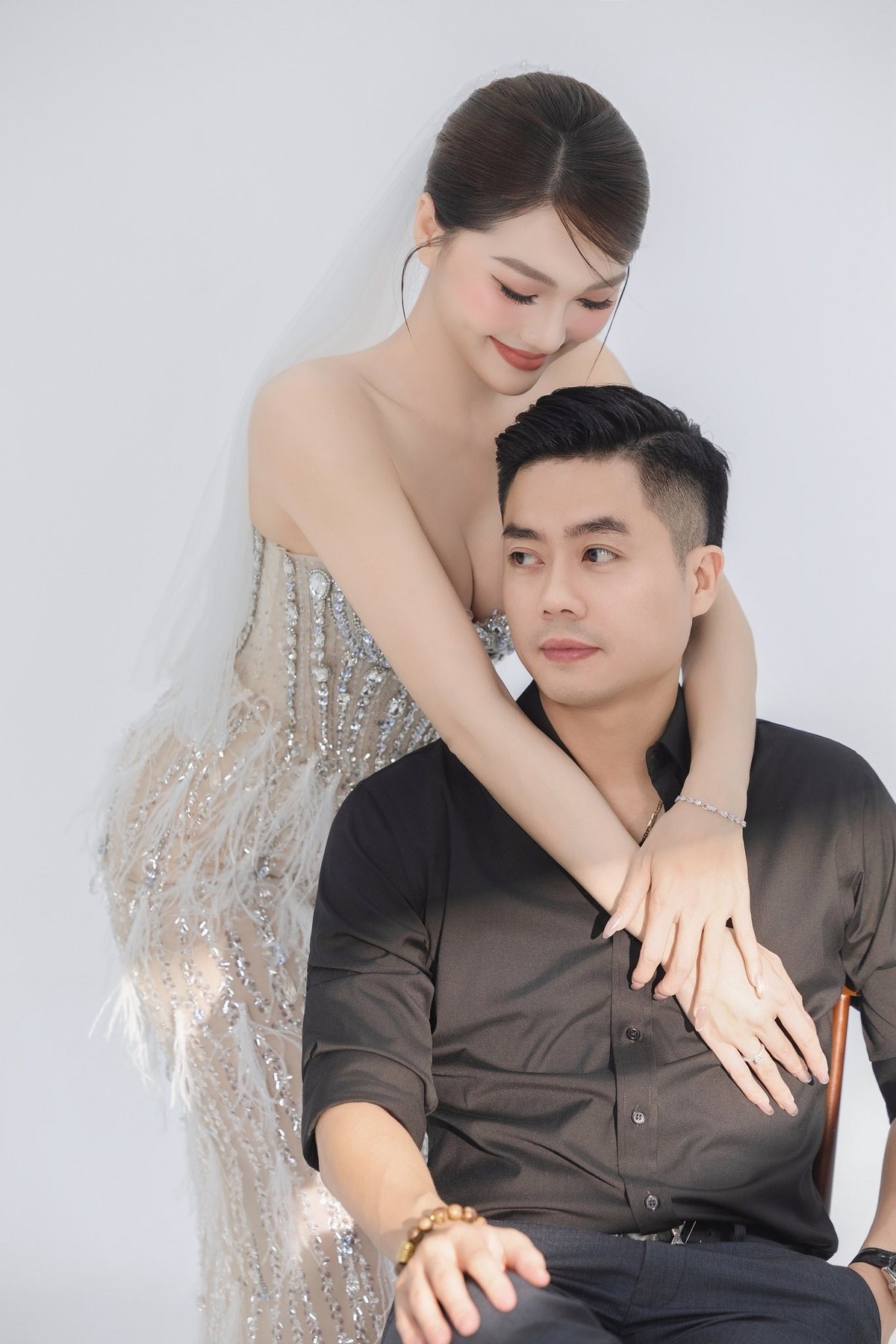 Dù mới hẹn hò ít tháng, Ngọc Nữ từng cho biết quyết định kết hôn của cả hai không phải bồng bột nhất thời mà vì cảm thấy đối phương "là một nửa" của mình.