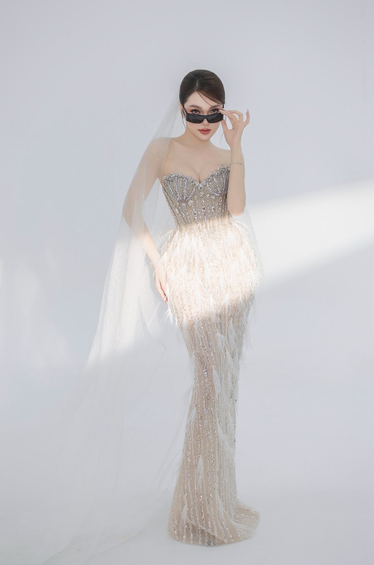 Thông tin Ngọc Nữ kết hôn khiến những người yêu mến cô từ lâu không khỏi bất ngờ, bởi suốt nhiều năm, cô khá kín tiếng về chuyện tình cảm.