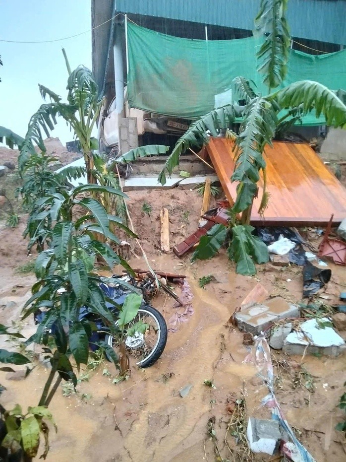 Sạt lở núi nghiêm trọng tại Hà Tĩnh - Ảnh 1.