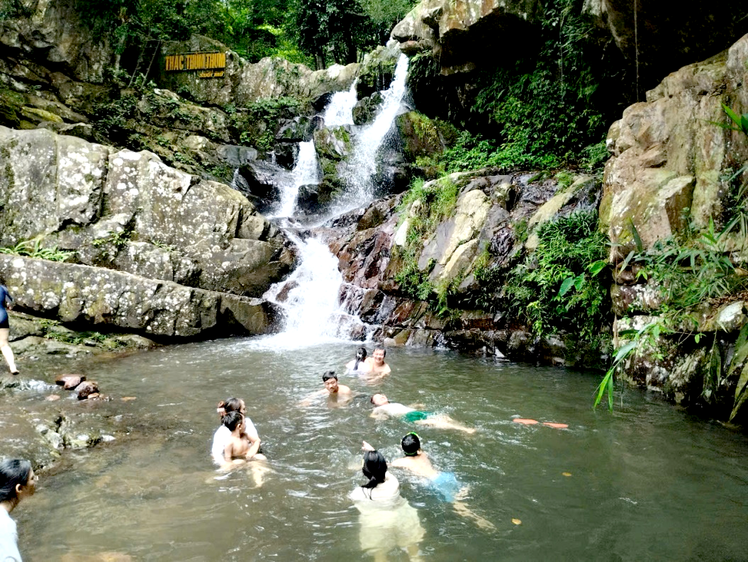 thac-thum-thum-nam-trong-khu-du-lich-sinh-thai-suoi-mo-xa-nghia-phuong-tinh-bac-ninh-1764660379.png