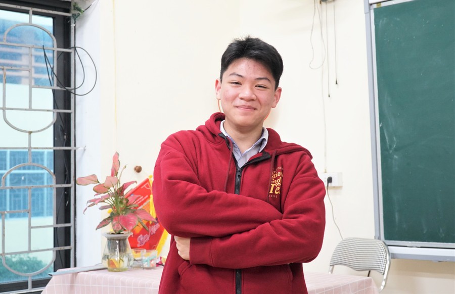 Sau giải Nhì năm lớp 11, Nguyễn Quang Minh đã nỗ lực vượt thử thách và giành giải Nhất học sinh giỏi quốc gia năm lớp 12. Ảnh: Hồ Lài sn105365.jpg