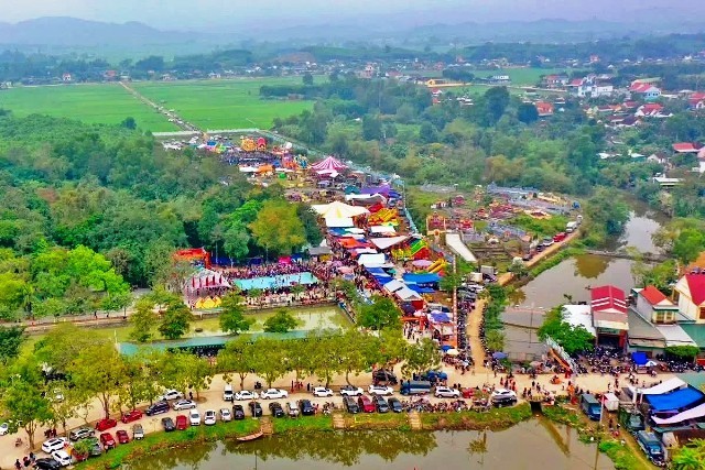 Lễ hội Đền Đức Hoàng lần thứ 24 là sự kiện văn hóa tâm linh lớn của địa phương, nhằm tôn vinh công đức của Sát Hải Đại Vương Hoàng Tá Thốn, vị tướng có công lớn trong cuộc kháng chiến chống quân Nguyên.