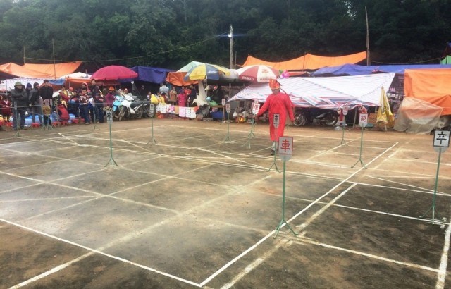 Trò chơi cờ người trong lễ hội Đền Đức Hoàng.