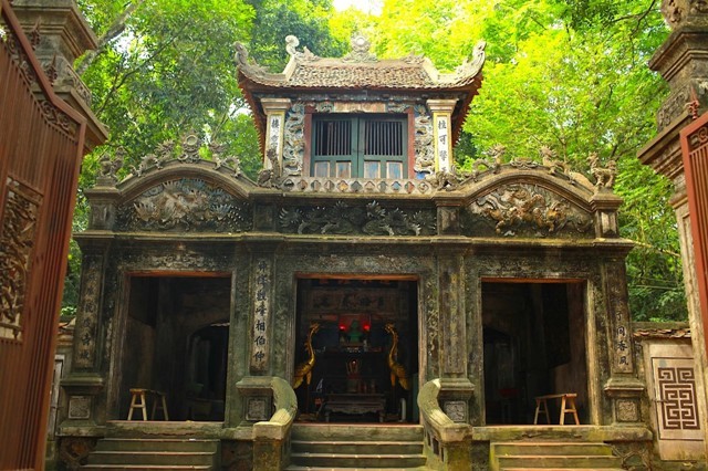 Đền Đức Hoàng, xã Giai Lạc, tỉnh Nghệ An được Được Bộ Văn hóa - Thông tin xếp hạng là Di tích lịch sử - văn hóa cấp quốc gia vào ngày 24/01/1998.