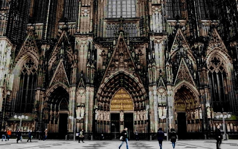 nha-tho-cologne-1-1748590606-yxlm-1774151763.jpg