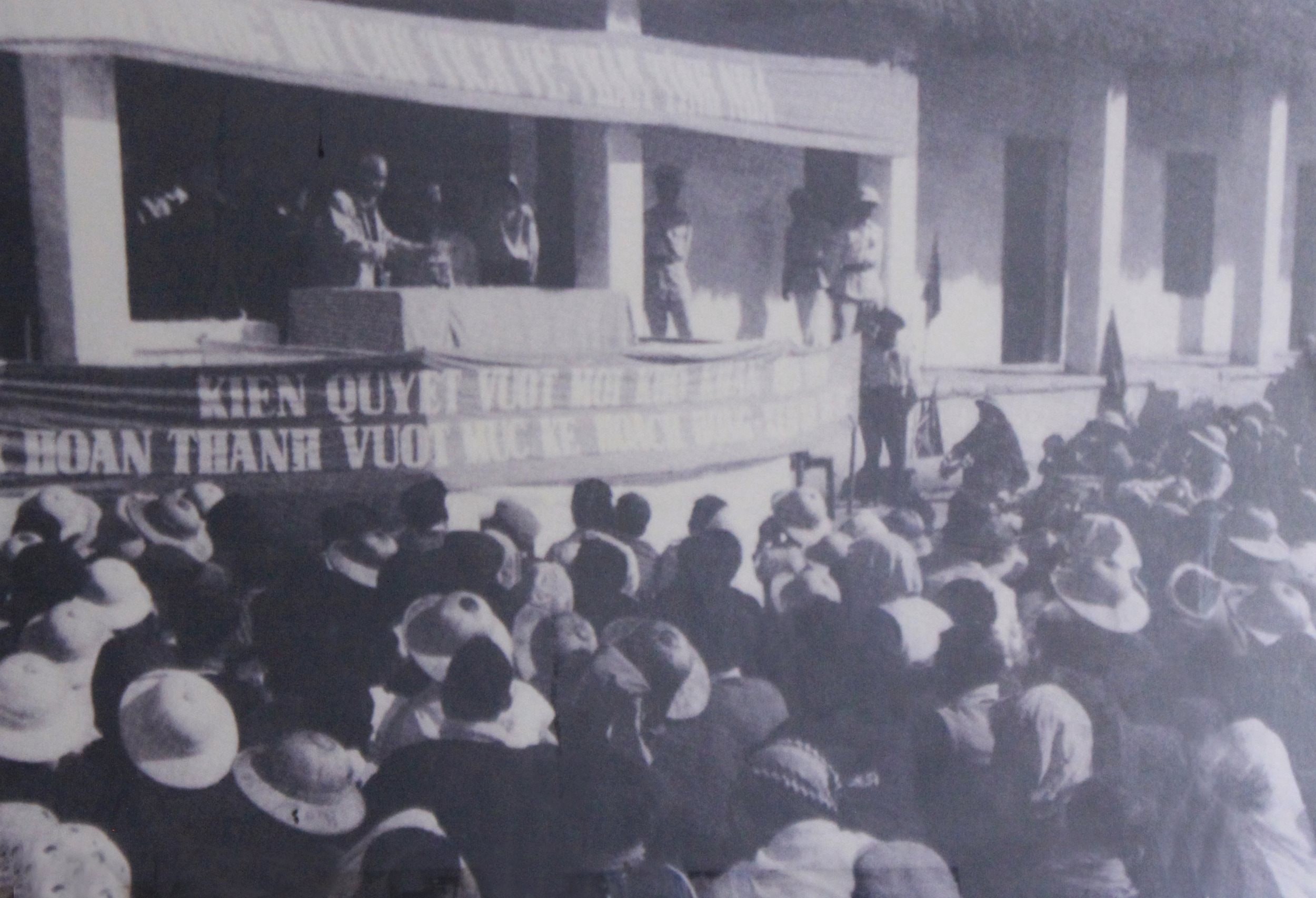 37b-chu-tich-ho-chi-minh-noi-chuyen-voi-dang-bo-va-nhan-dan-xa-vinh-thanh-yen-thanh-1777866076.jpg