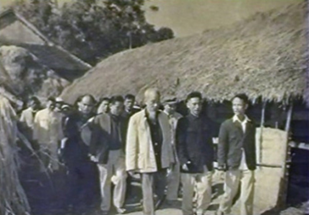 uploaded-huuquanbna-2021-11-26-bac-ho-ve-tham-xa-vinh-thanh-yen-thanh-thang-12-nam-19619057707-26112021-1777865929.jpg