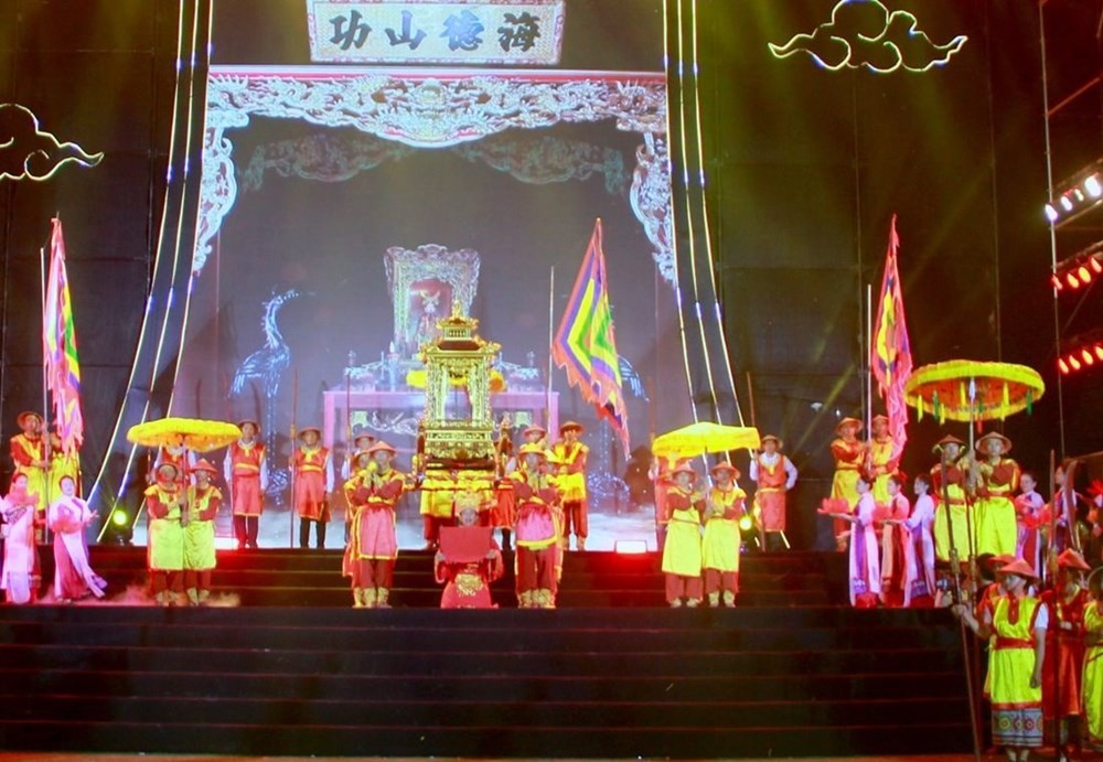 bnachuong-trinh-nghe-thuat-dac-sac-tai-buoi-le-anh-quang-an-vooa-1779507187.jpg