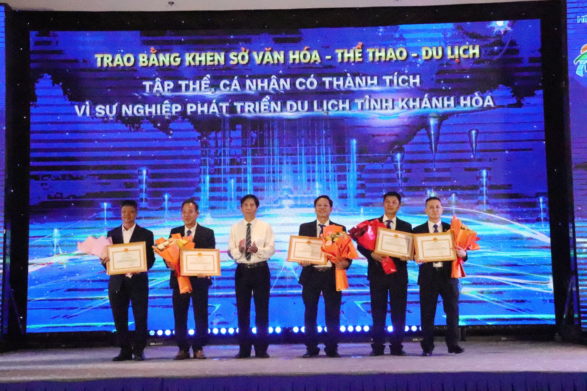 so-vhtt-dl-khanh-hoa-tang-bang-khen-1779783038.JPG
