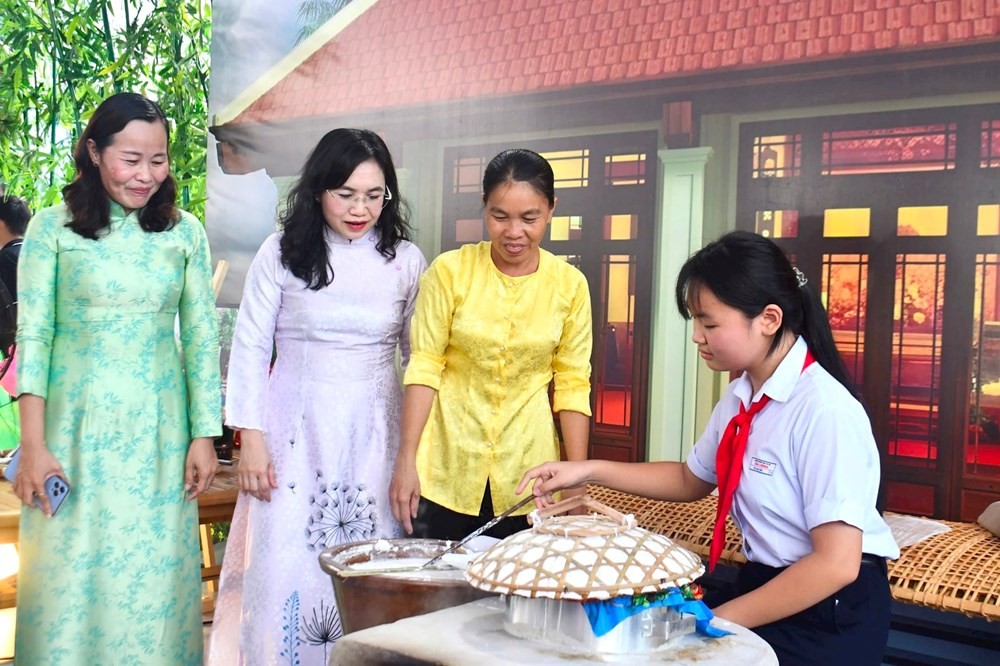 anh-huyen-trang-4-uejn-1779885824.jpeg