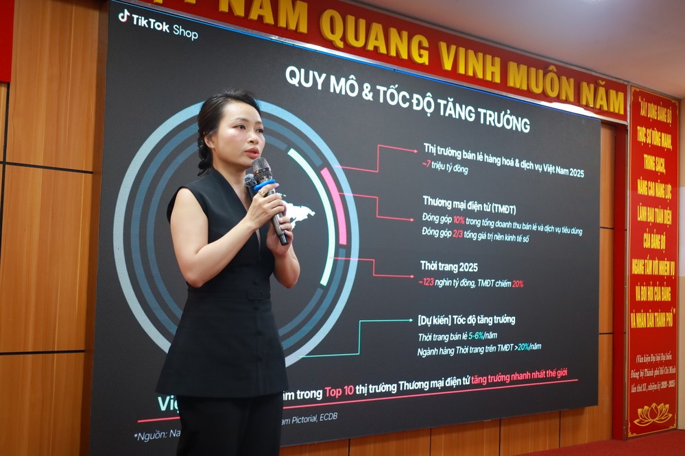 ba-oanh-nguyen-trinh-bay-ve-quy-mo-toc-do-tang-truong-nganh-hang-thoi-trang-e223fbb7-1781959770.jpg