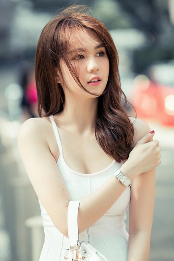 i-han-quoc-ngoc-trinh-bi-dan-tinh-nem-da-khong-thuong-tiec-fni1552807902-1571123246-312-width600height900-1617090342814262313354-1617091136143-16170911363071205837198-1786325638.webp