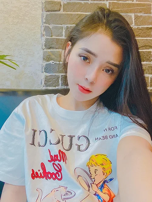 hot-girl-pham-ngoc-linh-co-nang-xinh-dep-voi-phong-cach-song-hien-dai-nhan-vat-4-1627007518-978-width500height667-1786933245.webp