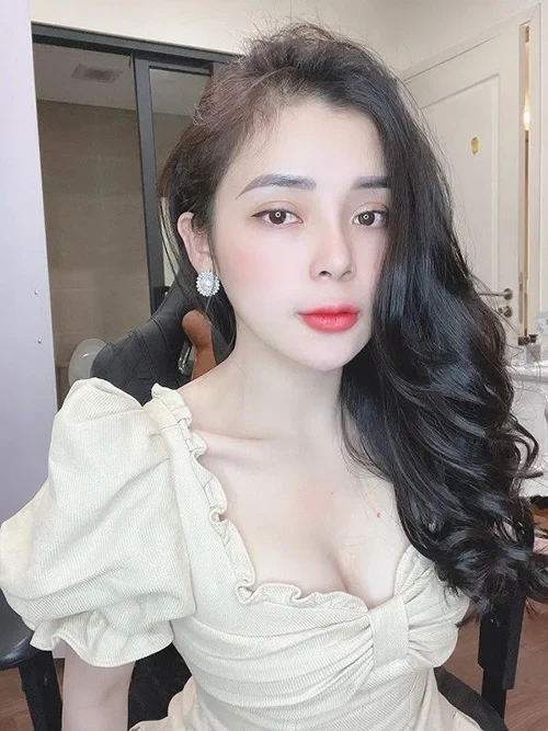 hot-girl-pham-ngoc-linh-co-nang-xinh-dep-voi-phong-cach-song-hien-dai-nhan-vat-6-1627007518-505-width500height667-1786933267.webp