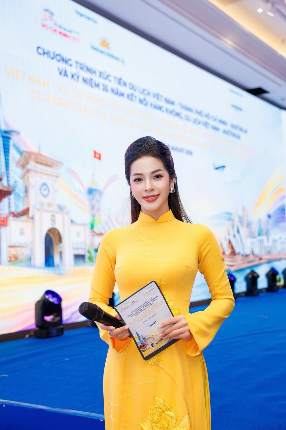 thu-nga-10-nam-lam-mc-toi-van-hoi-hop-truoc-nhung-san-khau-quan-trong-41d1bdf6-1786933790.jpg