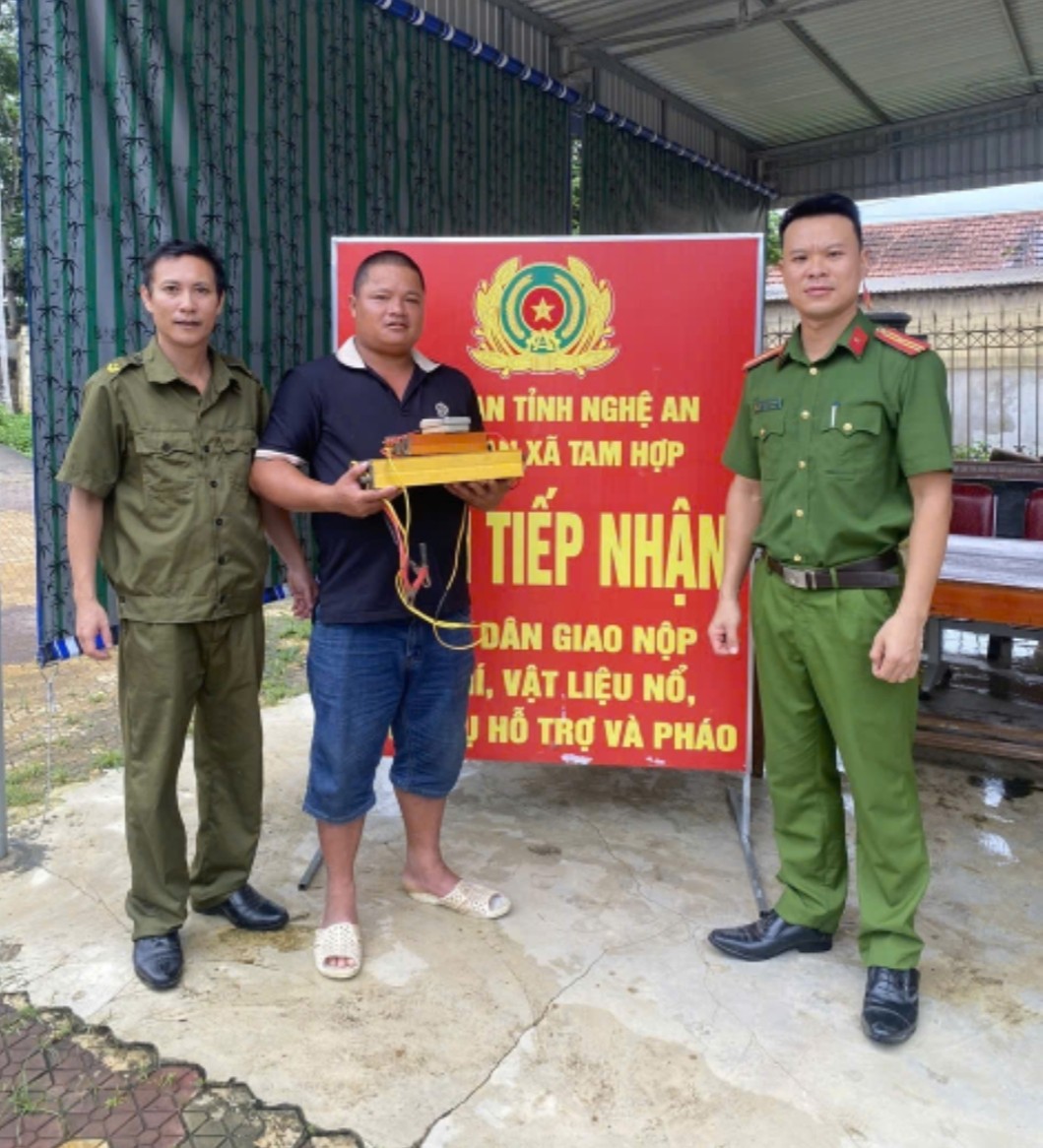 anh-duy-giao-nop-kich-dien-cho-ca-xa-1787538638.jpg