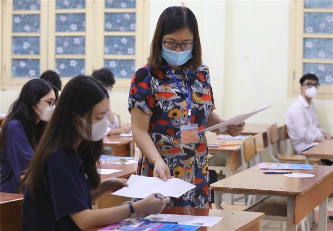 vna-potal-ky-thi-tot-nghiep-thpt-2022-thi-sinh-lam-bai-thi-to-hop-ngay-87-6211408-1-1699969001.jpeg