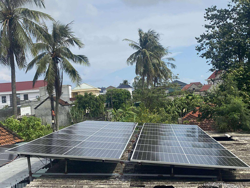 vo-chong-nghe-an-lap-dien-mat-troi-mai-nha-ket-qua-bat-ngo-sau-2-nam-su-dung-1-3-1758598271-754-width800height600-1758856570.jpg