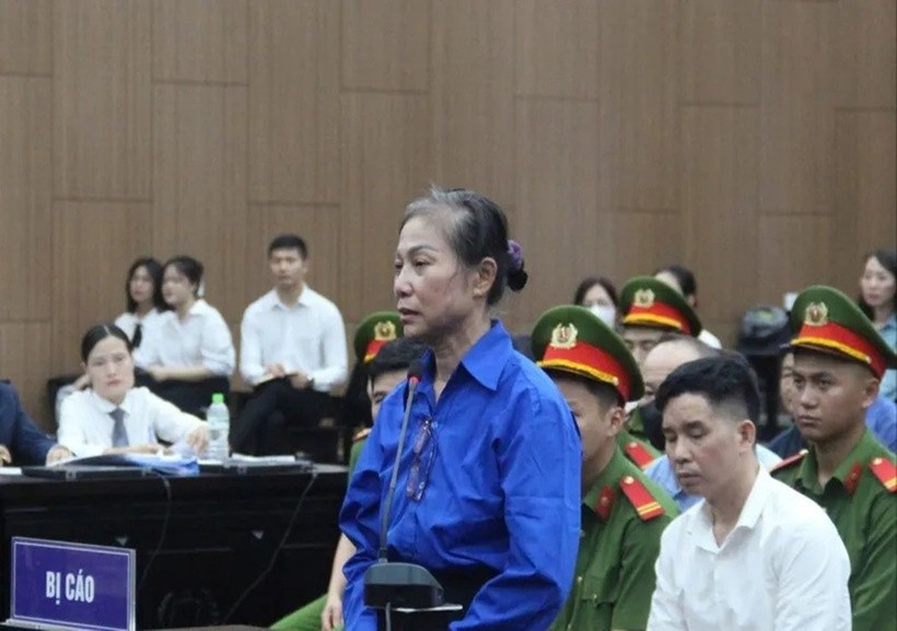cuu-bi-thu-hoang-thi-thuy-lan-sap-hau-toa-phuc-tham-19145477-1764831488.jpg