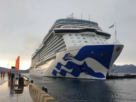 Khánh Hòa đón siêu tàu du lịch Discovery Princess với hơn 1.200 du khách quốc tế