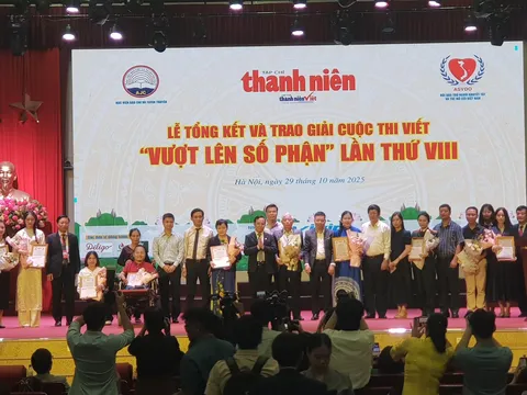 Trao giải cuộc thi viết Vượt lên số phận lần thứ VIII