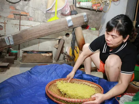 Làng cốm Mễ Trì “đỏ lửa”, dẻo thơm hương cốm mới