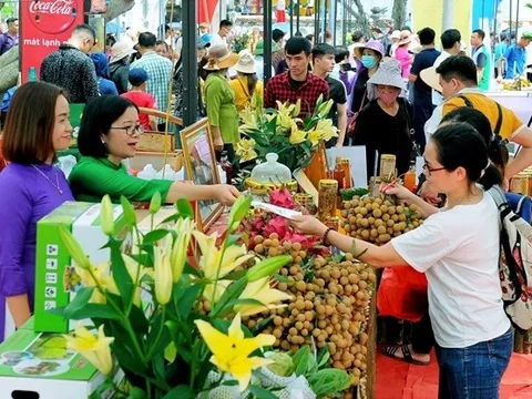 Nâng tầm sản phẩm OCOP từ không gian lễ hội truyền thống