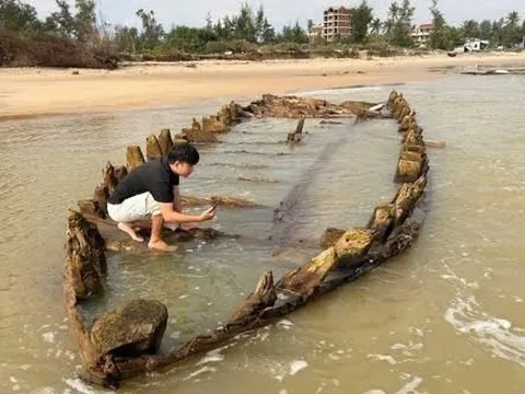 Tàu cổ Hội An lại “thoát” cát sau bão: Bảo vật hàng hải tái xuất hiện