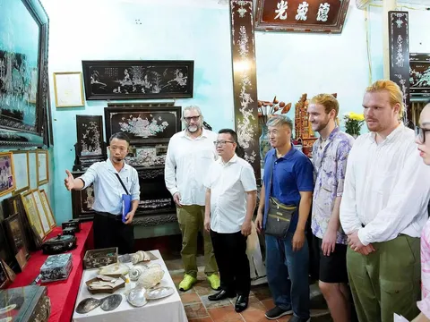 Chuyên Mỹ khai mạc Hội chợ sản phẩm làng nghề 2025: Lan tỏa giá trị truyền thống Khơi mở động lực phát triển mới