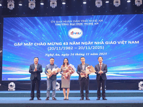 Trường Đại học Nghệ An gặp mặt chào mừng 43 năm Ngày Nhà giáo Việt Nam 20/11