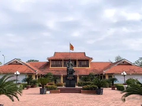 Hà Tĩnh với hành trình tri ân Đại thi hào Nguyễn Du (Bài 1): Người con ưu tú của đất Hồng Lam