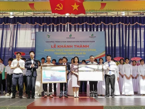 Phòng STEM Innovation Petrovietnam: Là chiến lược cho Học sinh Trường THPT Đạm Ri bước vào tương lai