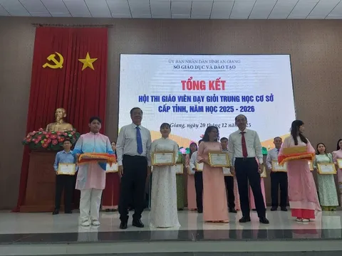 An Giang: Khen thưởng thầy, cô giáo đạt thành tích xuất sắc Hội thi giáo viên dạy giỏi THCS cấp tỉnh