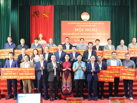 Nhiều thôn trên địa bàn xã Lâm Thao tỉnh Bắc Ninh được trao tặng máy tính, máy in