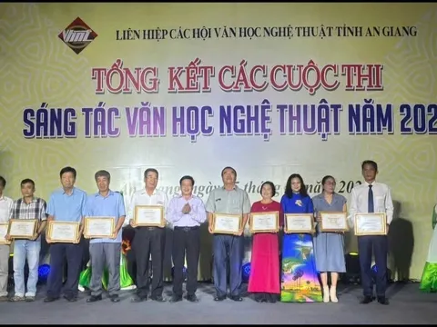 An Giang: Trao giải Cuộc thi sáng tác Văn học Nghệ thuật năm 2025