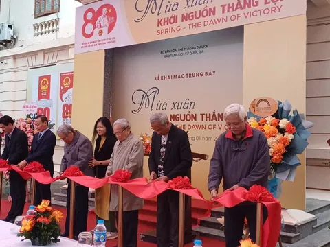 Khai mạc trưng bày chuyên đề “Mùa Xuân - Khởi nguồn thắng lợi”