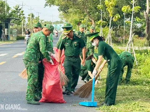 Ra quân tổng vệ sinh môi trường và hỗ trợ người dân biên giới đón Tết