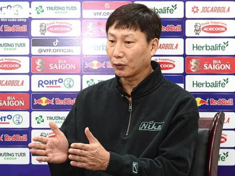 HLV Kim Sang-sik: Tôi đặt cược cả cuộc đời vào đội tuyển Việt Nam