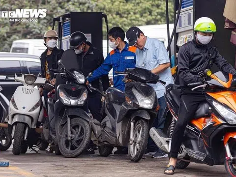 Ngày mai, giá xăng dầu được dự báo tăng lần thứ ba liên tiếp kể từ đầu năm