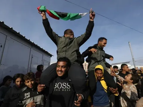 Israel phóng thích 90 tù nhân Palestine