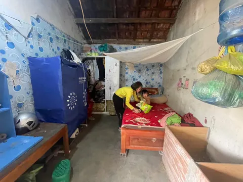Nỗi đau góa phụ trẻ nơi xóm núi và mơ ước căn nhà che nắng mưa
