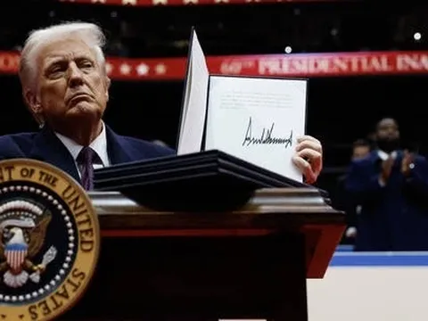 Ông Trump tuyên bố sẽ áp thuế nhập khẩu 10% với hàng hóa Trung Quốc