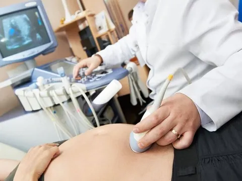 Mang thai tuần 36 vẫn quyết mổ sớm để... tránh tuổi xung khắc