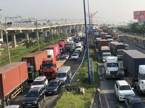 TP Hồ Chí Minh: Ô tô ‘chôn chân’ hàng nhiều giờ khu cửa ngõ phía Đông trong ngày cận Tết