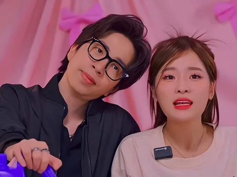 Nghi vấn chia tay 'chấn động' cuối năm: Nàng thơ unfollow chủ tịch, phụ huynh lên mạng bóng gió trách móc?