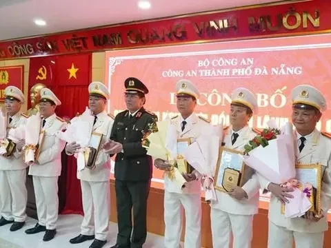 Trưởng Phòng CSGT và 14 lãnh đạo thuộc Công an Đà Nẵng nghỉ hưu trước tuổi