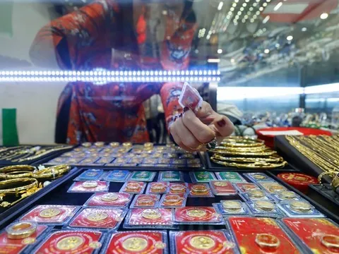 Các cửa hàng đang gom vàng?