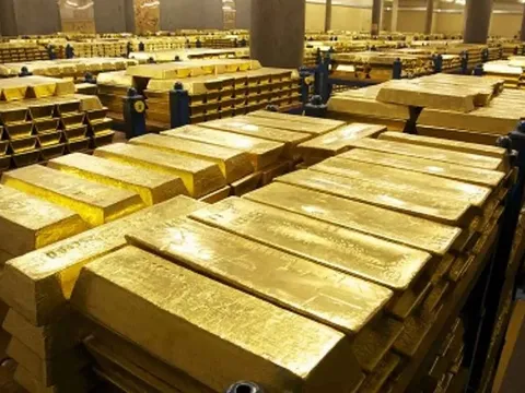 Máy bay cấp tập vận chuyển hàng trăm tấn vàng về Mỹ